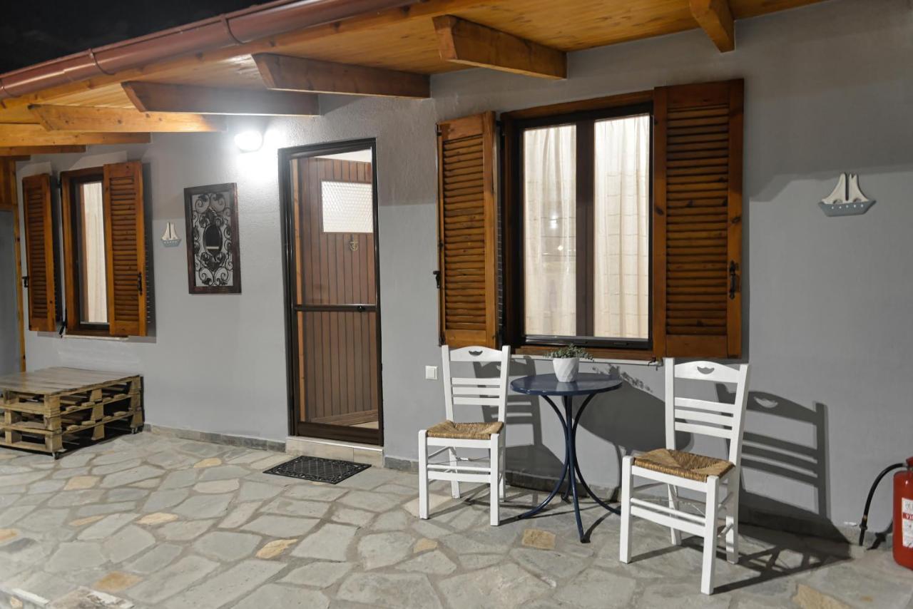 Waterfront Studio Nea Iraklitsa Appartamento Esterno foto